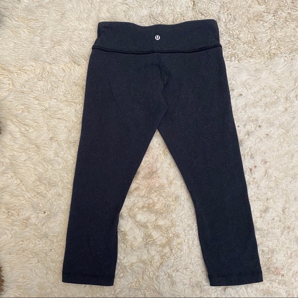GRAY LULULEMON CAPRI LEGGINGS - Picture 2 of 6